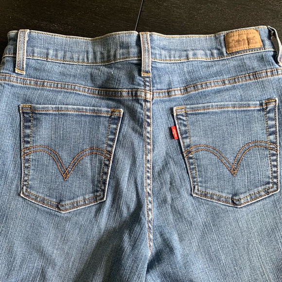 Levi’s light blue Jeans 👖 SOLD 👖 - Picture 5 of 6